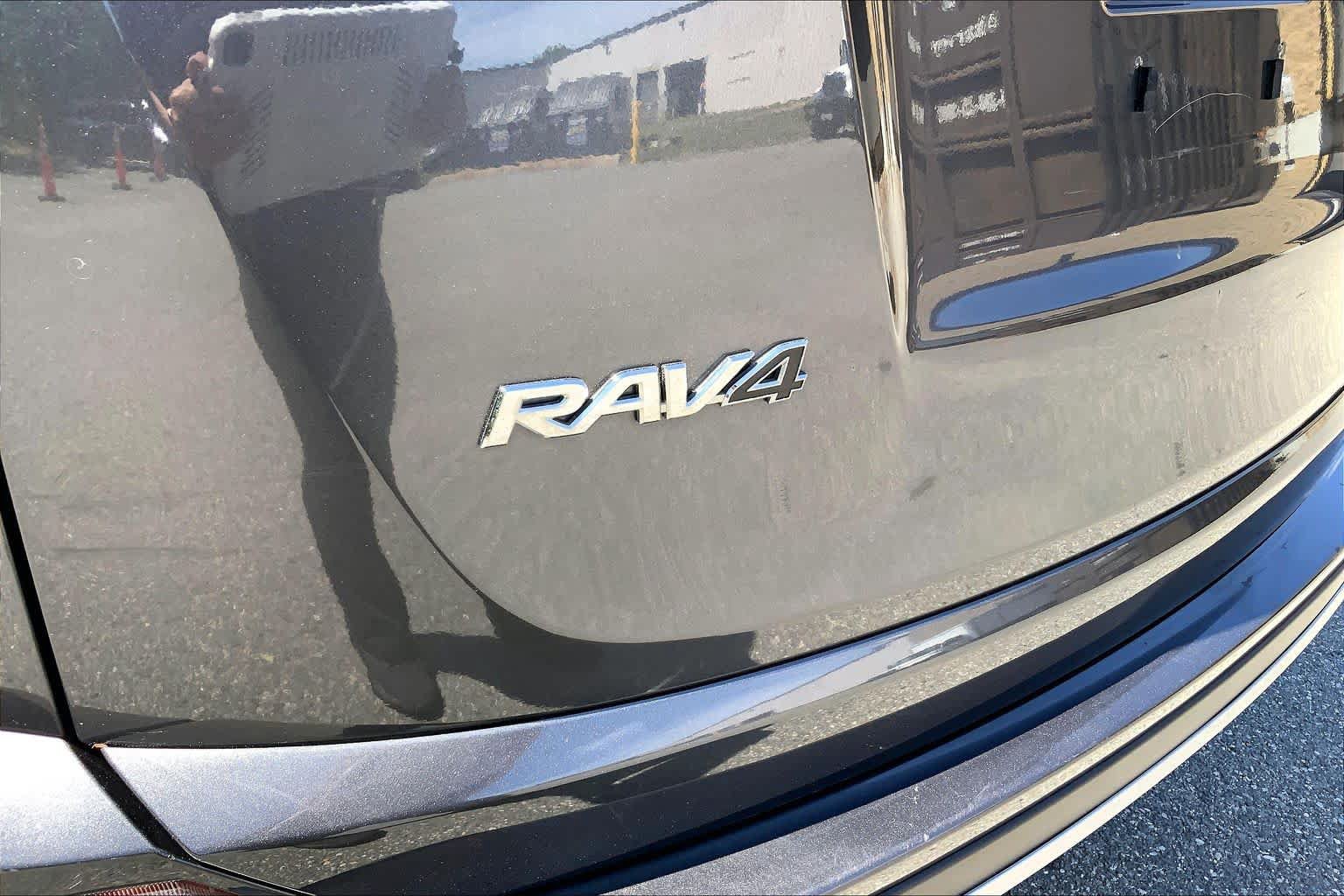 Used 2018 Toyota RAV4 Limited w/ All Weather Liner Package AWD/4WD image 10