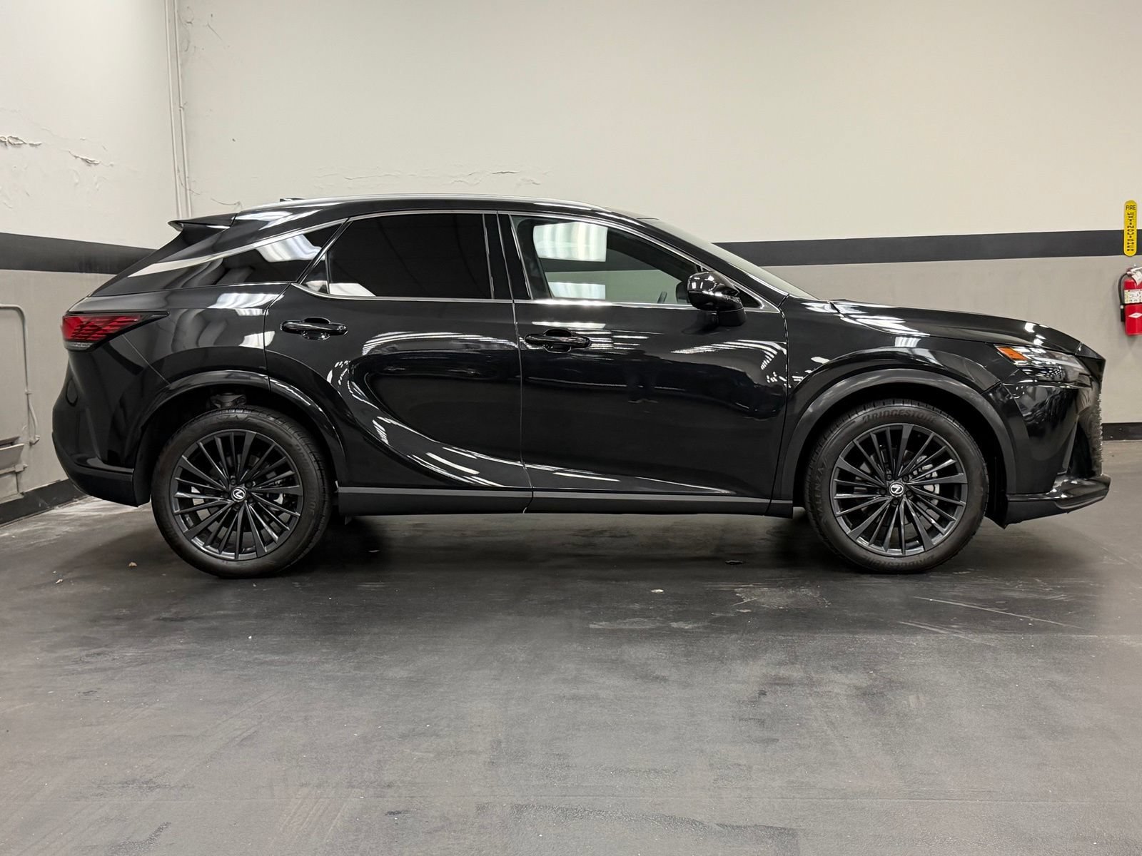 Used 2024 Lexus RX 350 Premium w/ Convenience Package FWD image 3