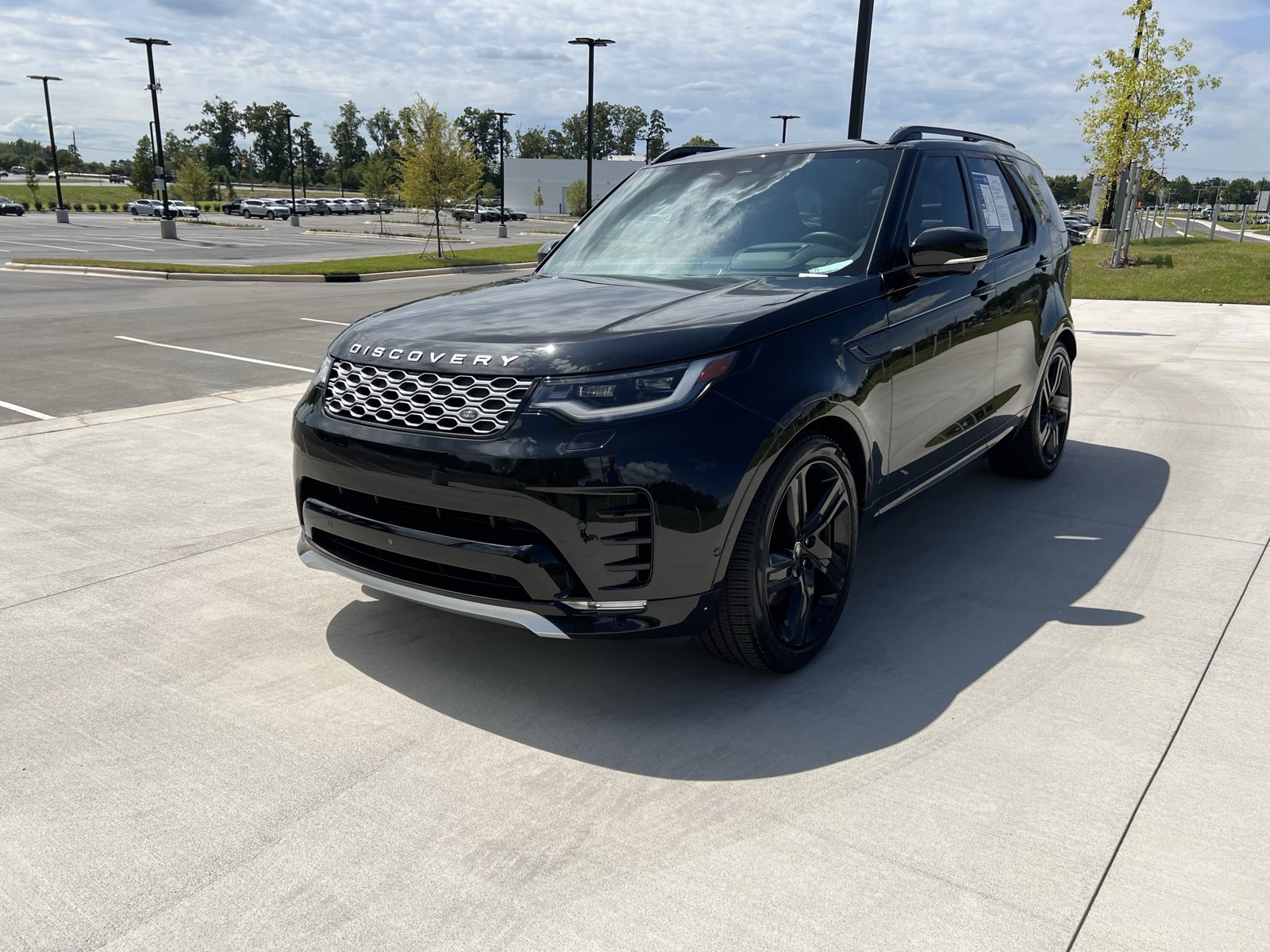 Used 2025 Land Rover Discovery Metropolitan Edition AWD/4WD image 4