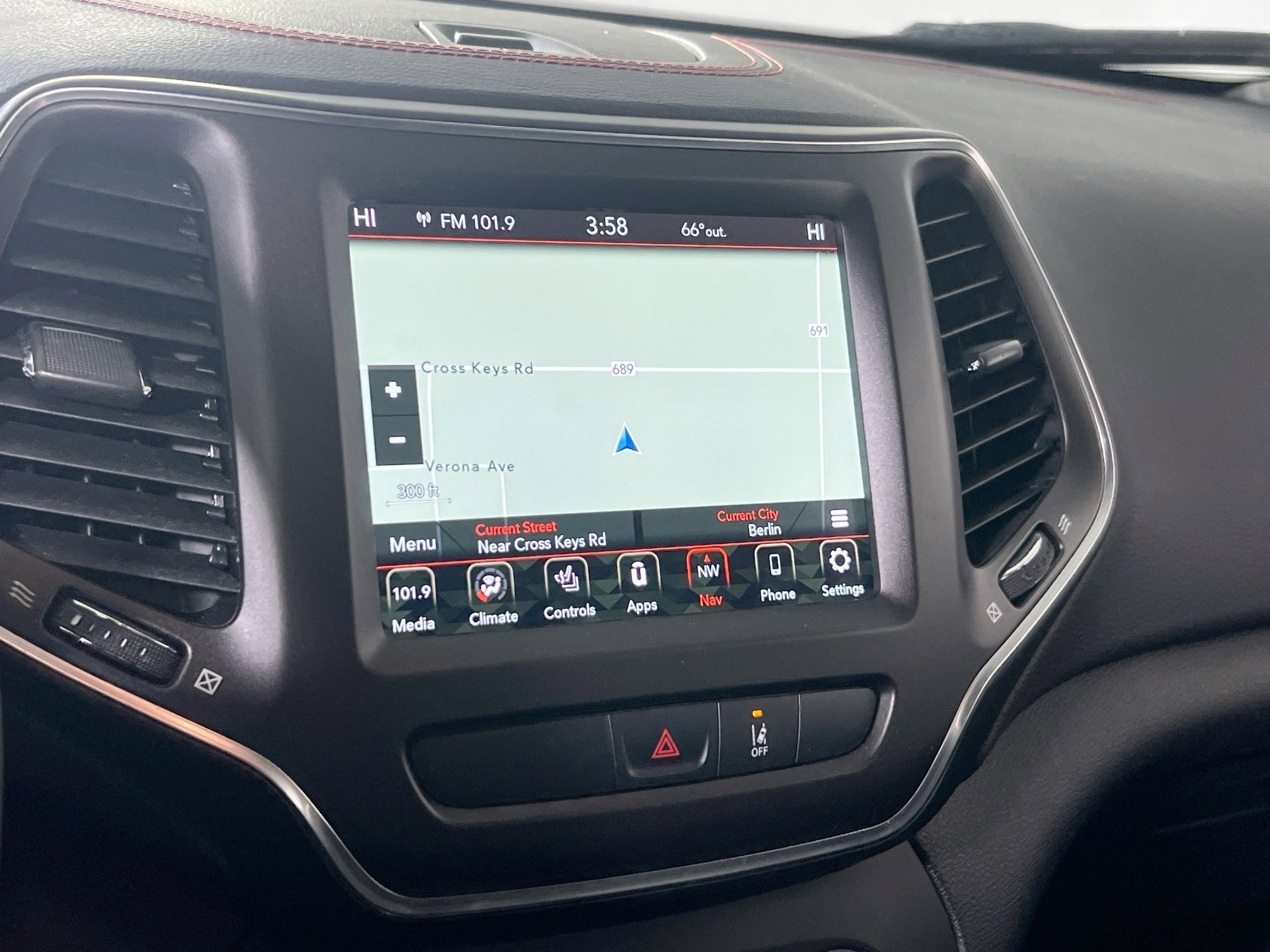 Used 2022 Jeep Cherokee Trailhawk w/ Sound & Nav Group AWD/4WD image 13