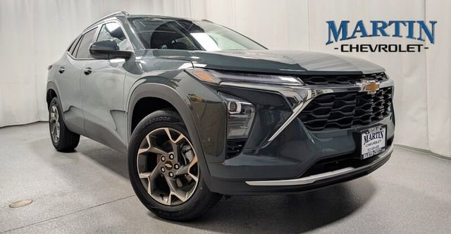 New 2026 Chevrolet Trax LT w/ Sunroof Package FWD image 1