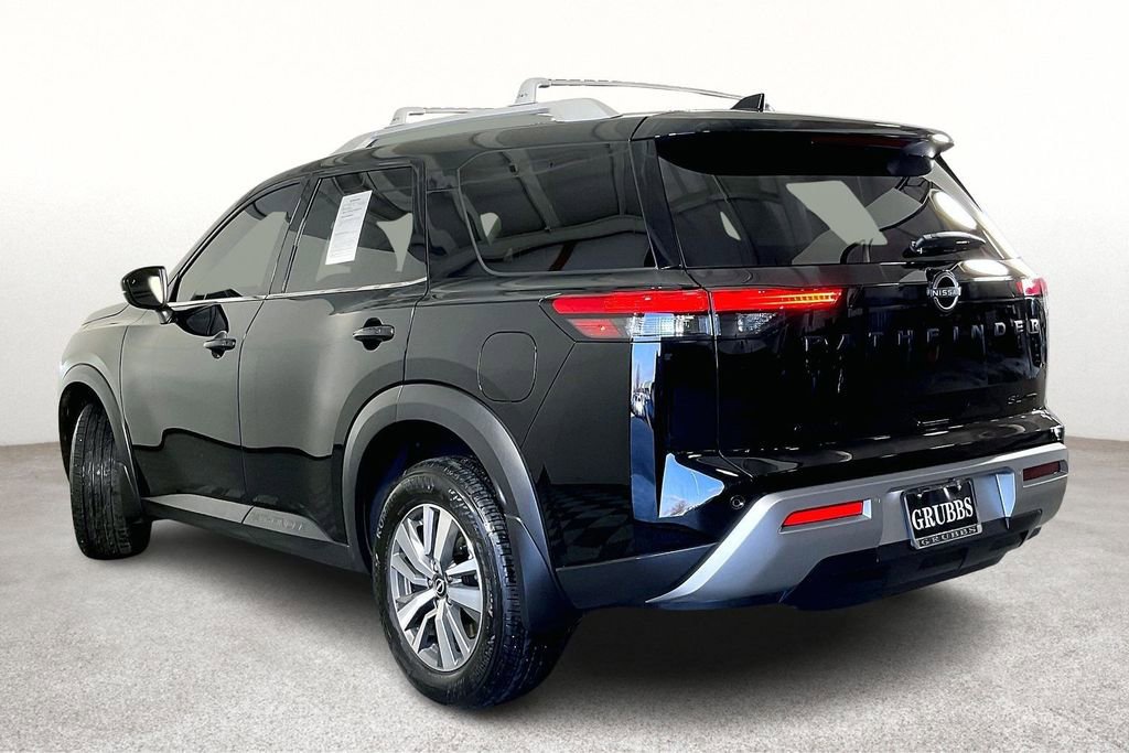 Used 2025 Nissan Pathfinder SL w/ Black Appearance Package image 17