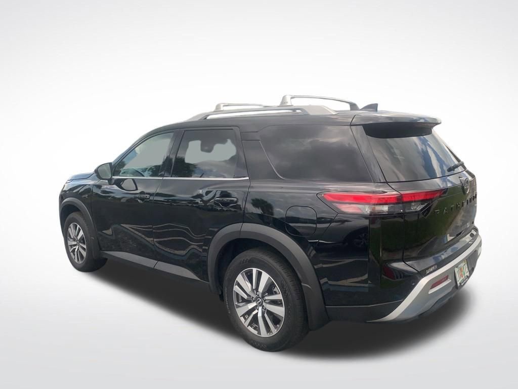 Certified 2022 Nissan Pathfinder SL w/ SL Black Package FWD image 4