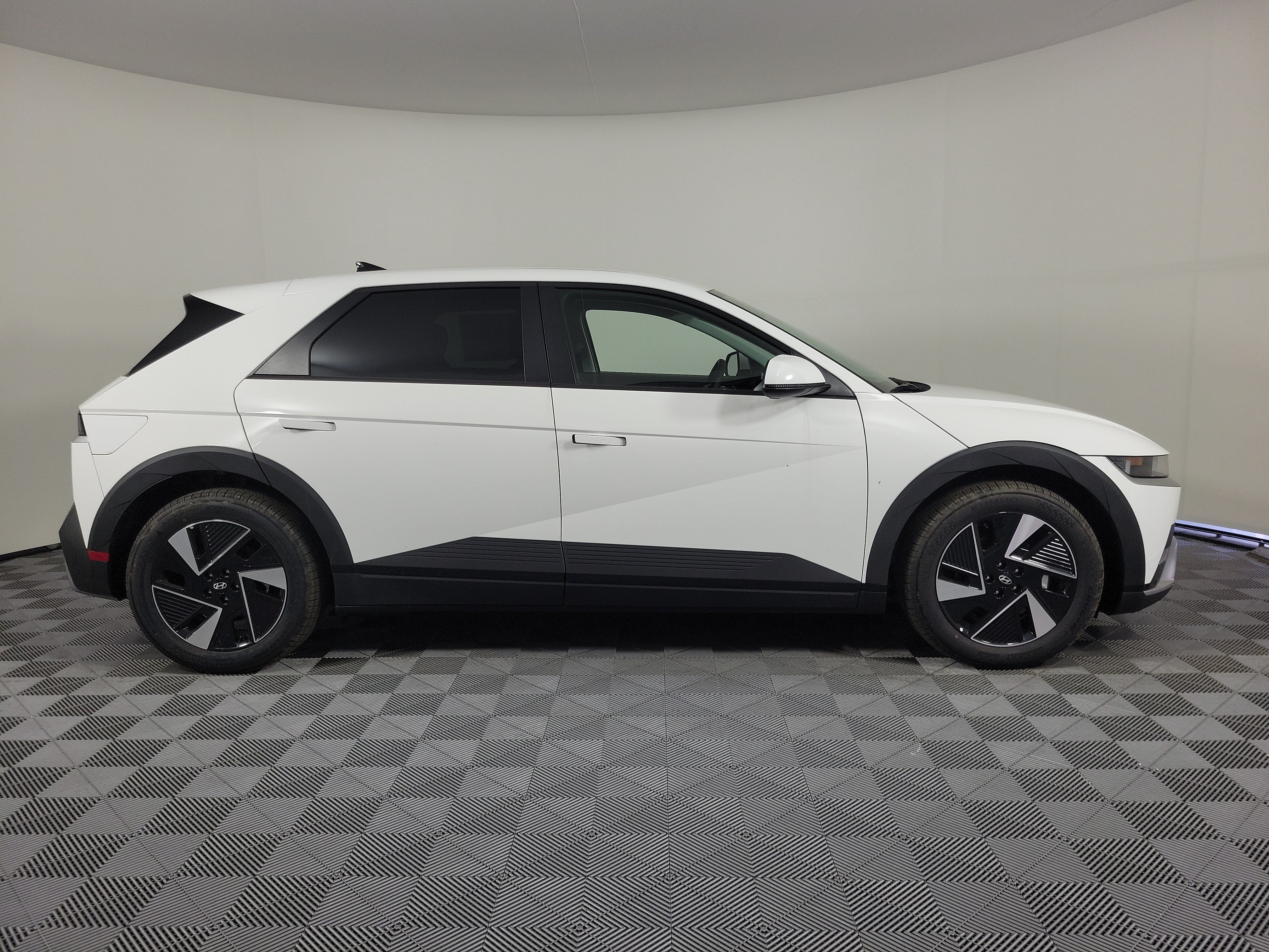 New 2026 Hyundai Ioniq 5 SEL AWD/4WD image 2
