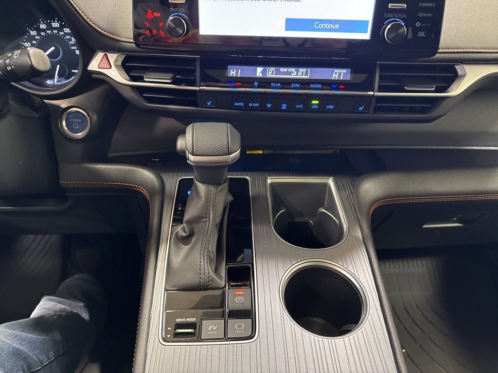 Used 2022 Toyota Sienna XSE image 28