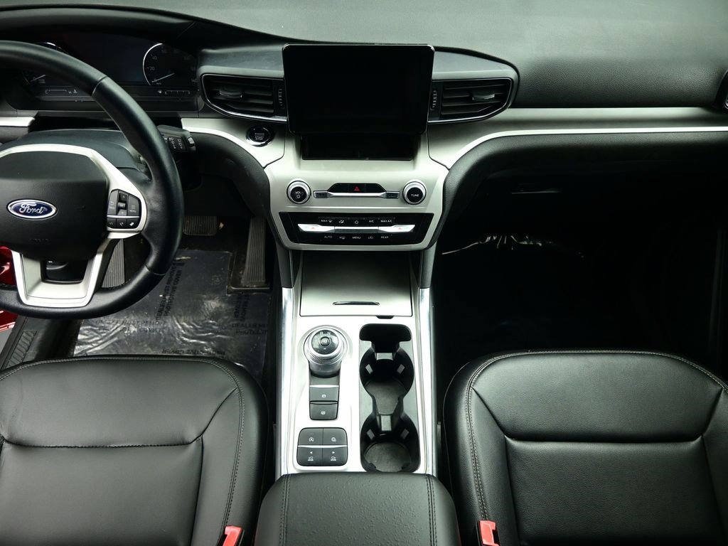 Used 2020 Ford Explorer XLT w/ Equipment Group 202A image 6