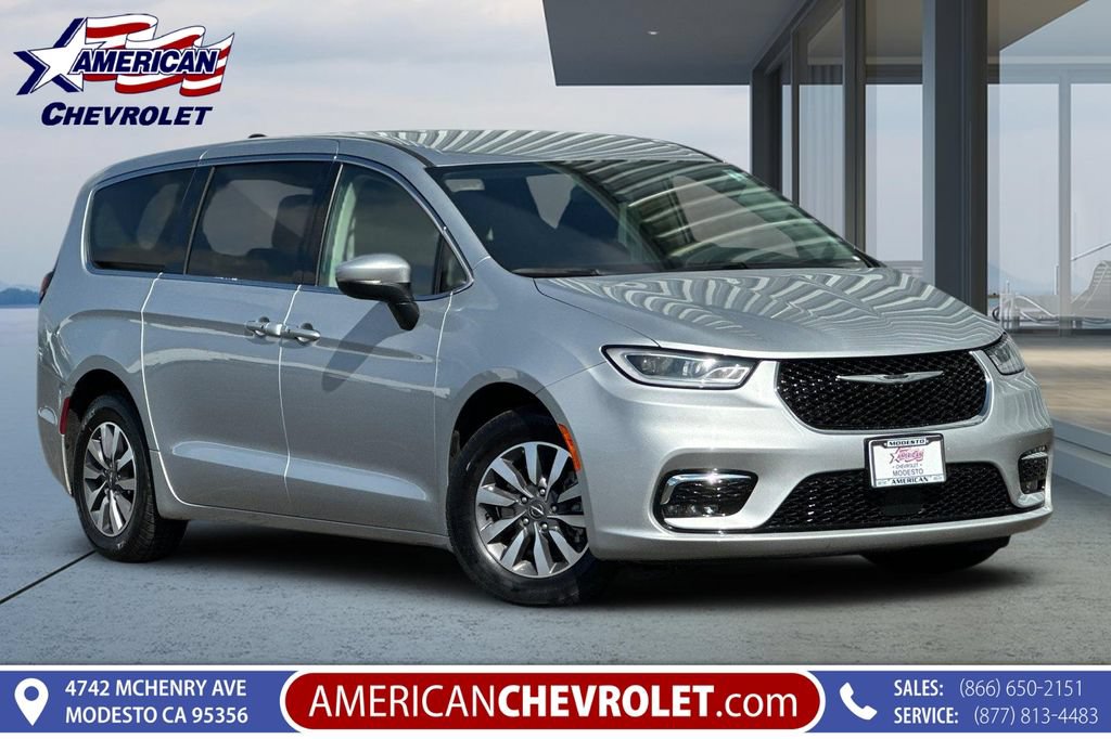 Used 2023 Chrysler Pacifica Touring-L