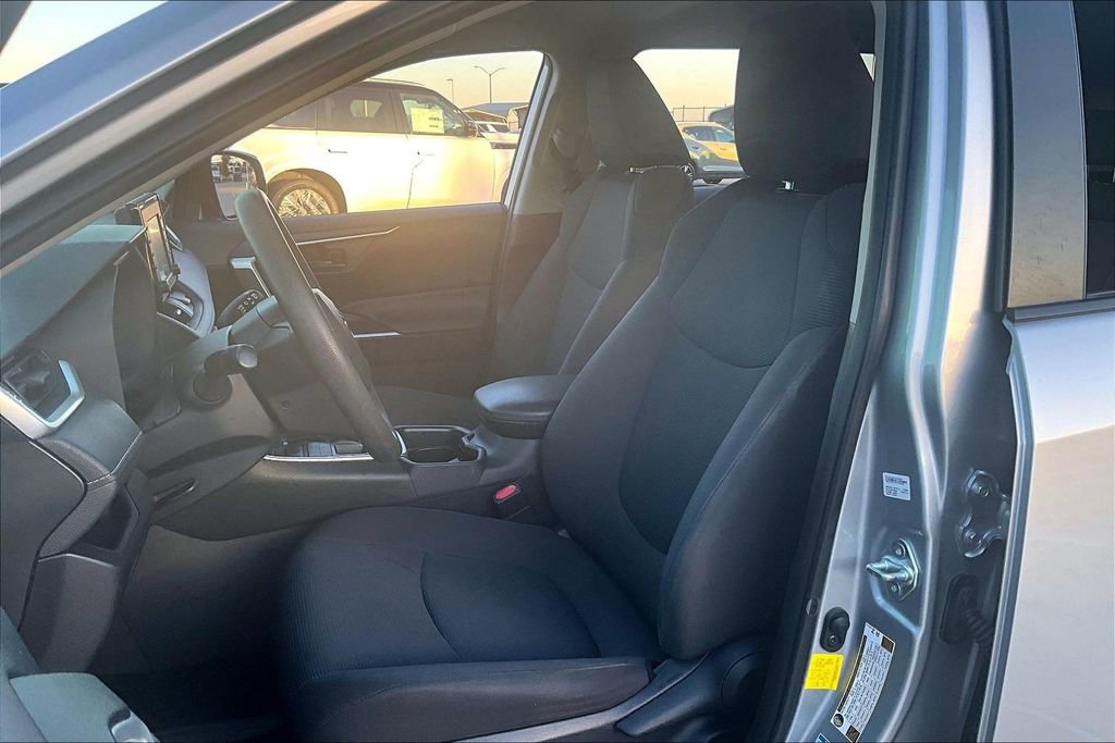 Used 2019 Toyota RAV4 LE image 29