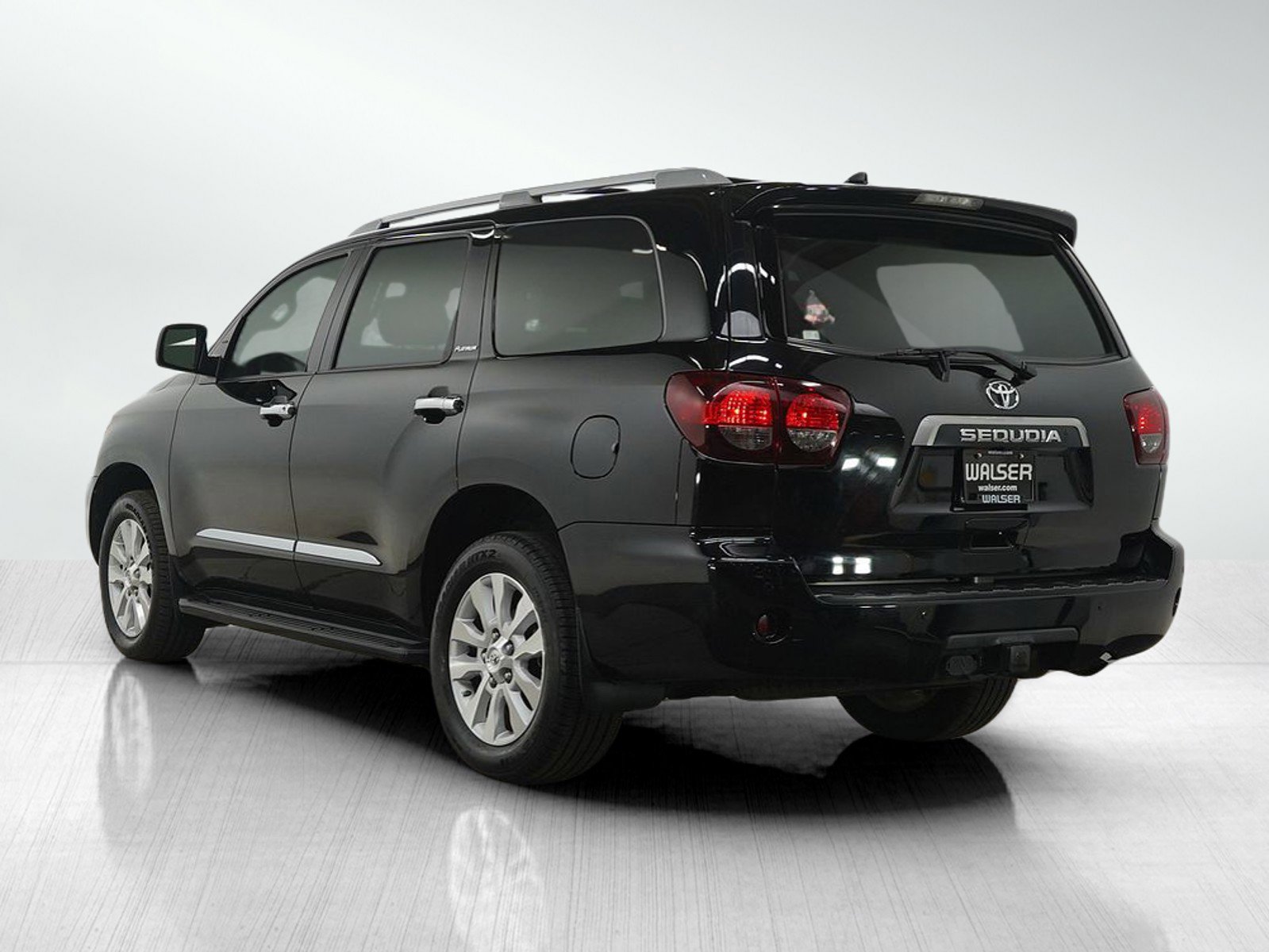 Used 2021 Toyota Sequoia Platinum image 3