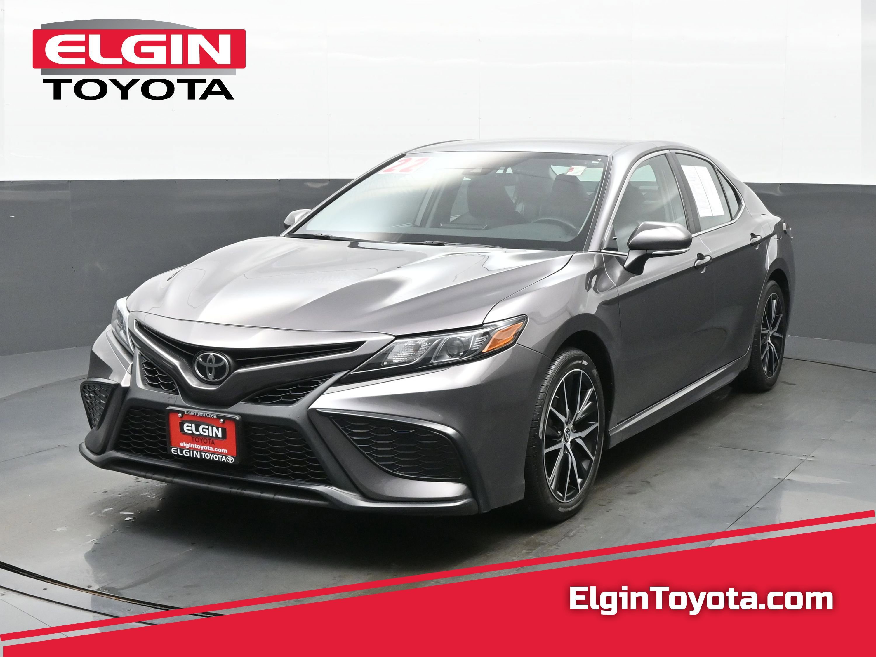 Used 2022 Toyota Camry SE FWD image 1