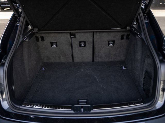 Certified 2025 Porsche Macan image 40