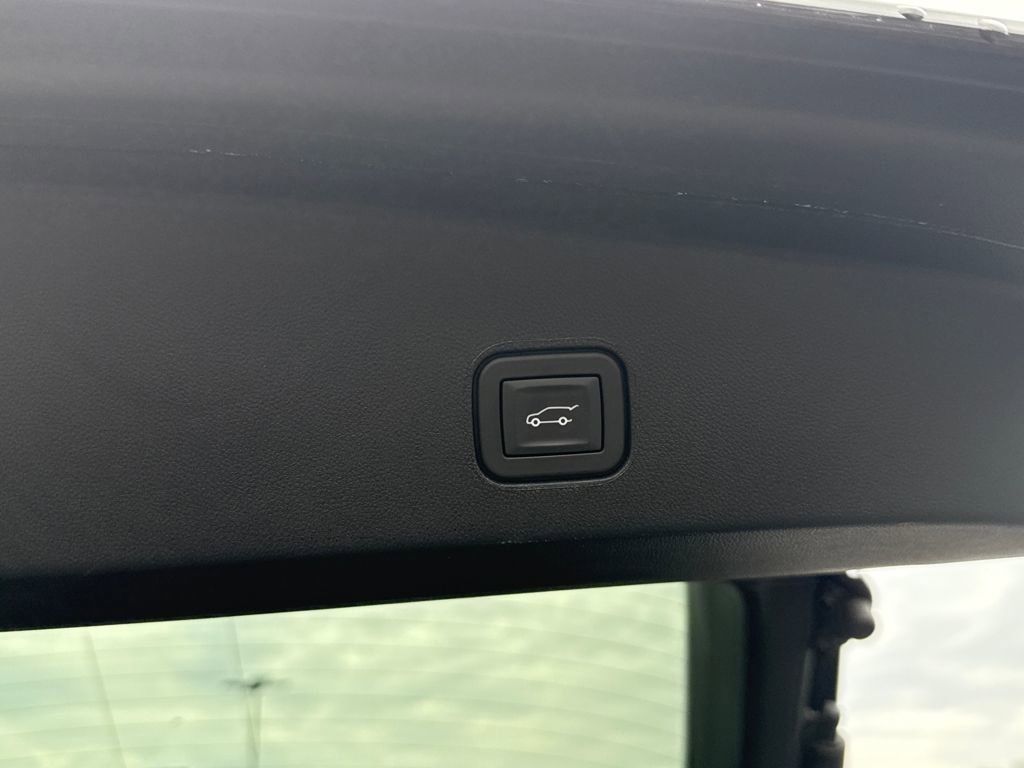 New 2026 Cadillac Lyriq Premium Luxury image 16