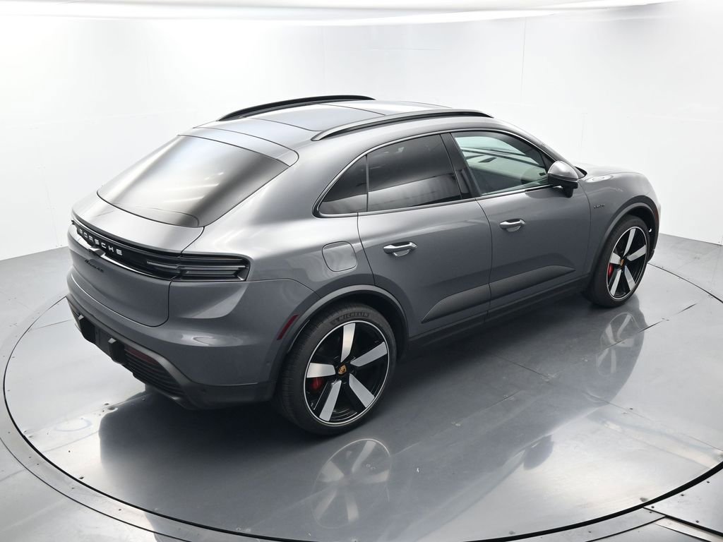 Certified 2025 Porsche Macan 4S Electric AWD/4WD image 38