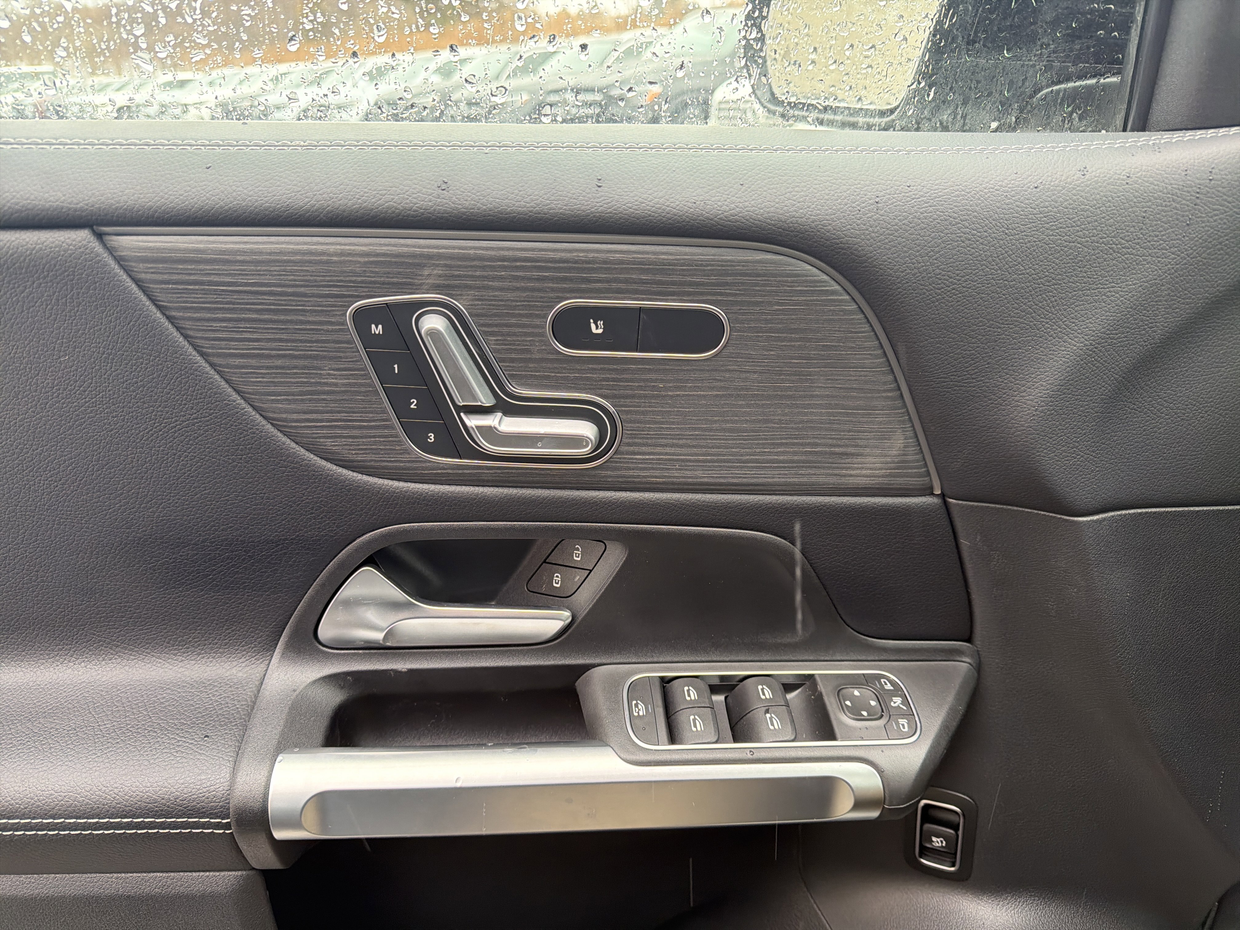 New 2026 Mercedes-Benz GLB 250 4MATIC image 14