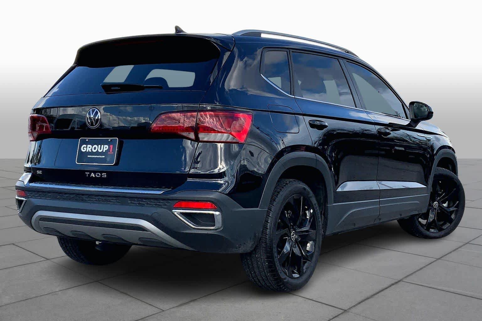 Used 2024 Volkswagen Taos SE w/ Black Wheel Package FWD image 13