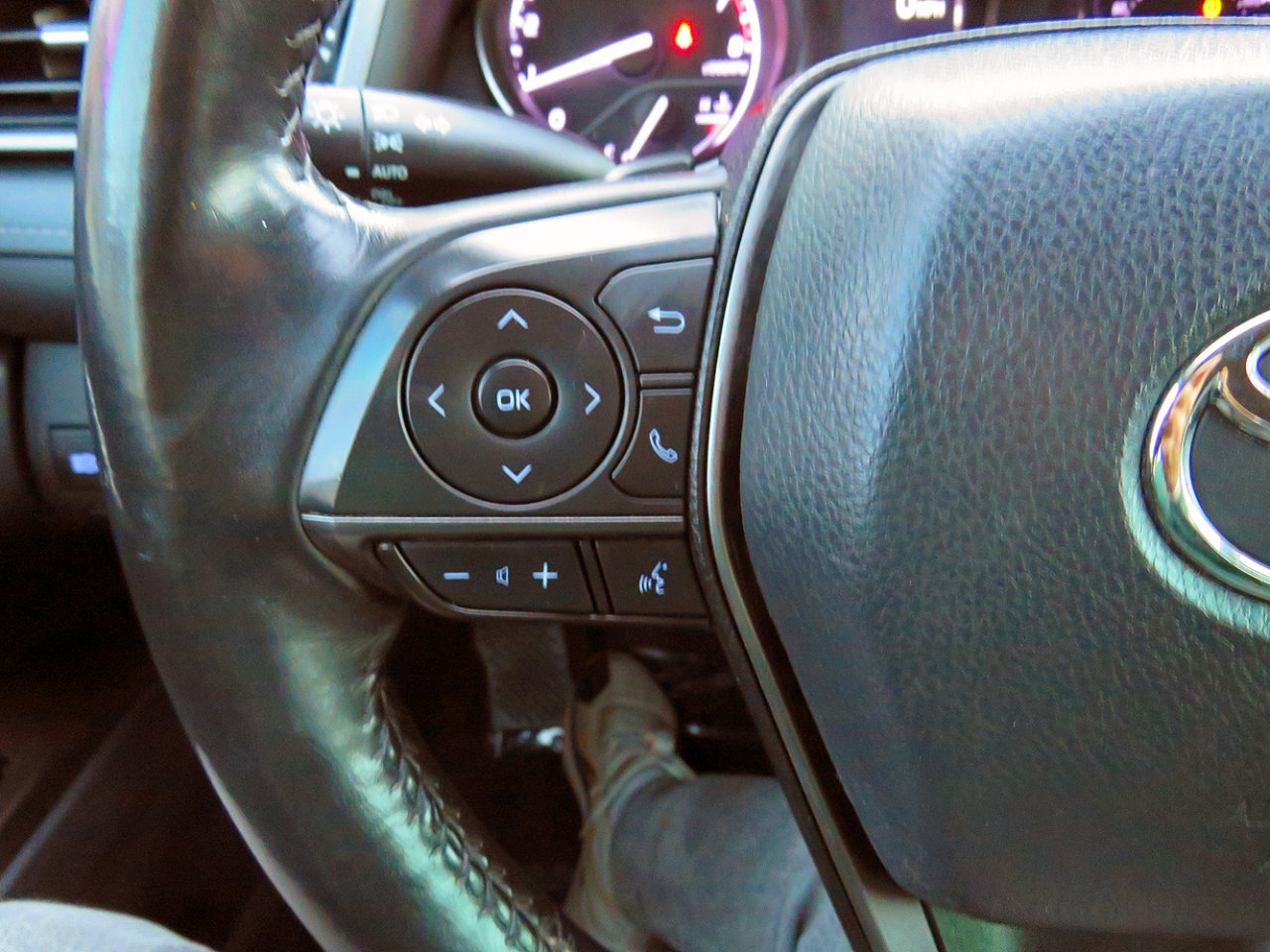 Used 2021 Toyota Camry SE w/ Carpet Mat Package (TMS) image 24