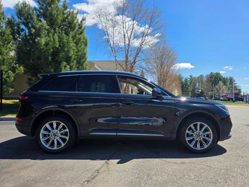 Used 2022 Lincoln Corsair AWD w/ Premium Package image 12