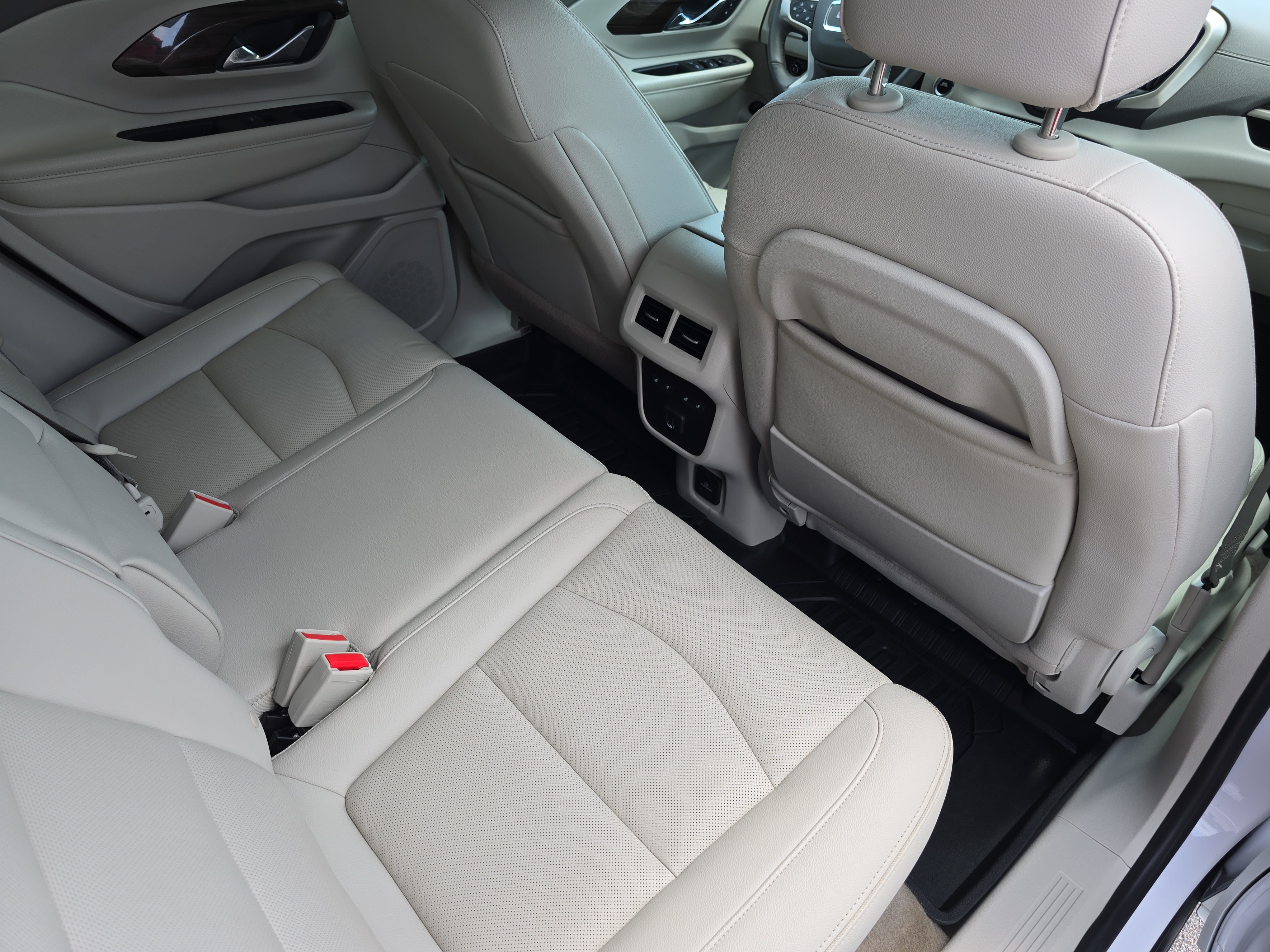 Used 2020 GMC Terrain Denali w/ Denali Premium Package FWD image 11