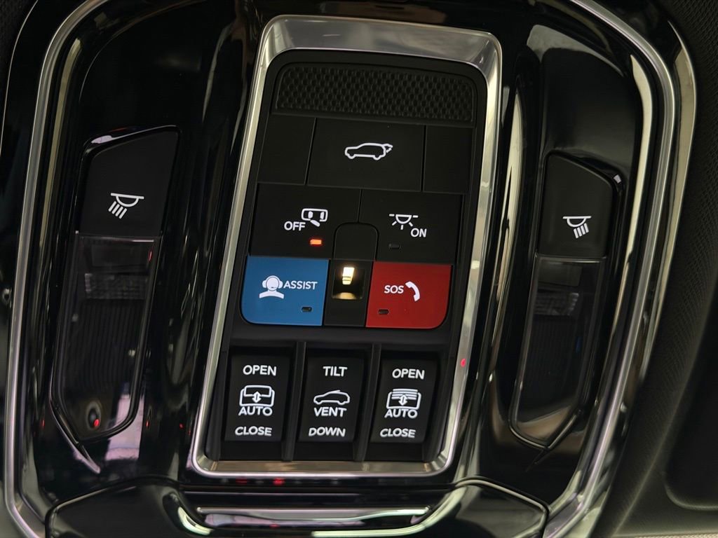 Used 2021 Jeep Grand Cherokee L Summit w/ Luxury Tech Group V image 38