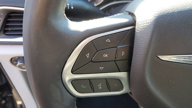 Certified 2024 Chrysler Pacifica Touring-L image 9