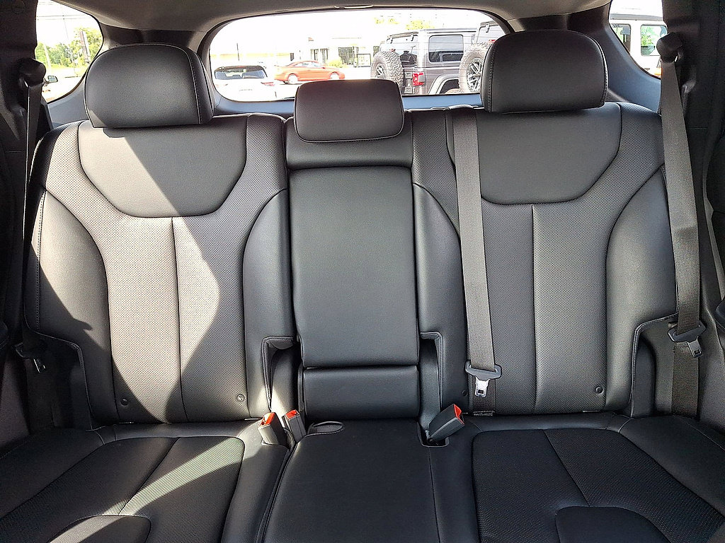 Used 2023 Hyundai Santa Fe SEL w/ Premium Package AWD/4WD image 13