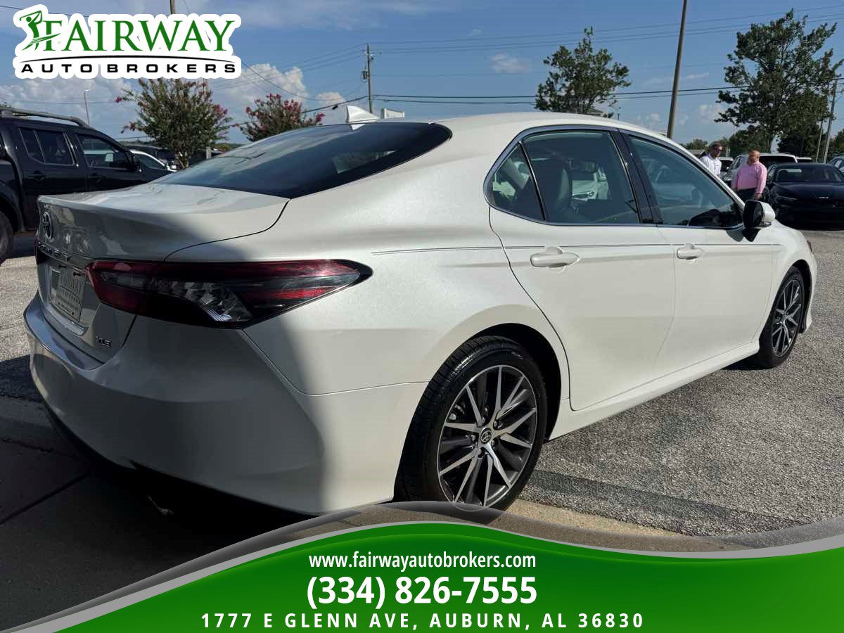 Used 2022 Toyota Camry XLE FWD image 6