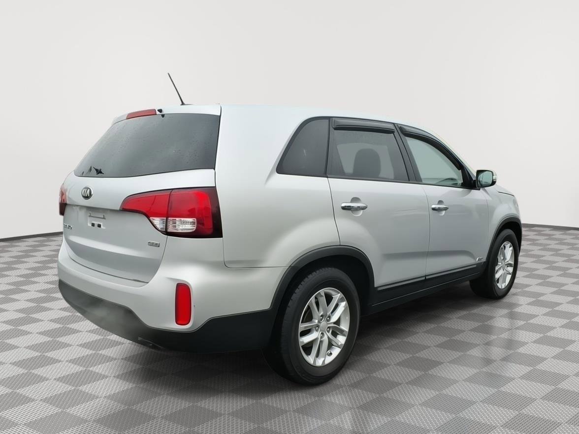 Used 2015 Kia Sorento LX image 8