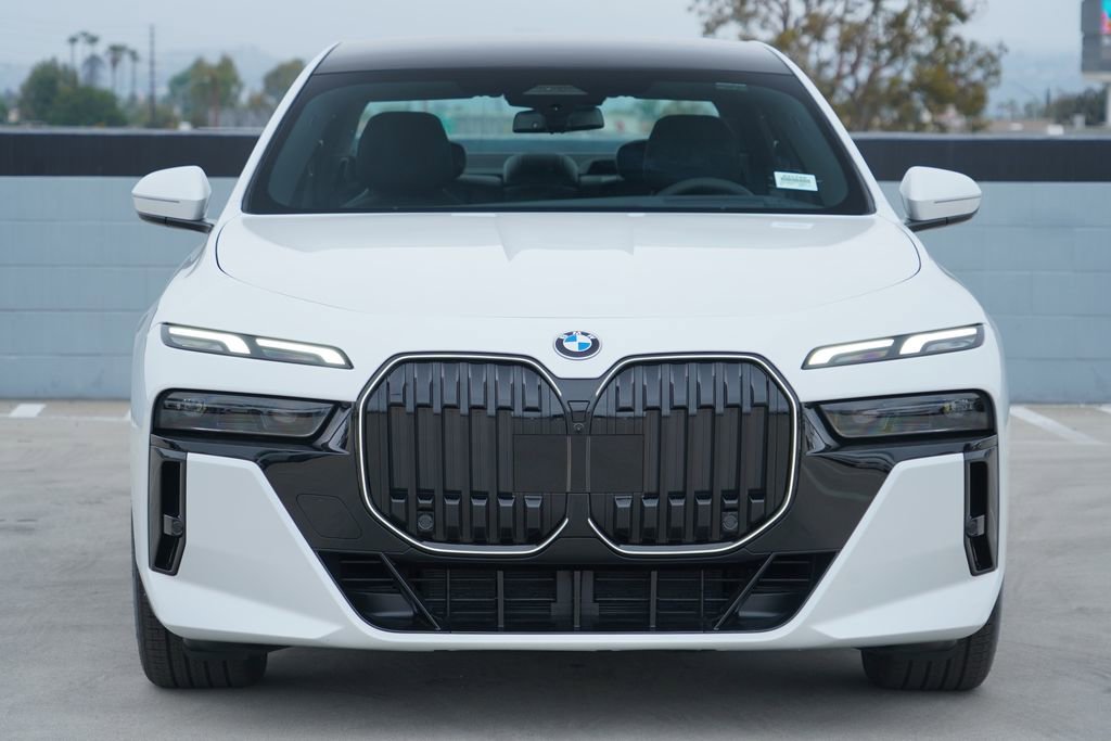 New 2026 BMW 740i w/ Premium Package RWD image 2