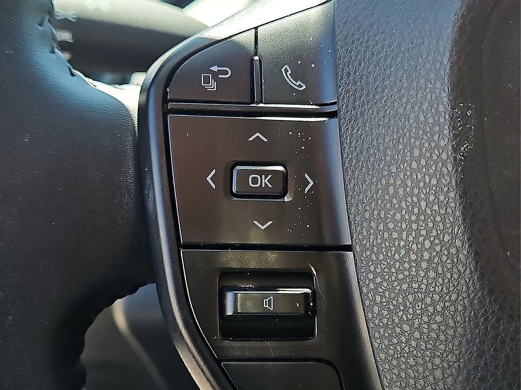 Used 2023 Toyota Prius LE image 21