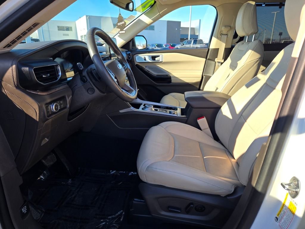 Used 2021 Ford Explorer Platinum w/ Equipment Group 601A image 27
