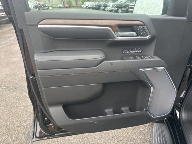 New 2026 Chevrolet Silverado 1500 High Country w/ LPO, Dark Essentials Package image 11