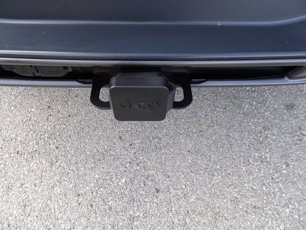 Used 2017 Jeep Cherokee Trailhawk image 11