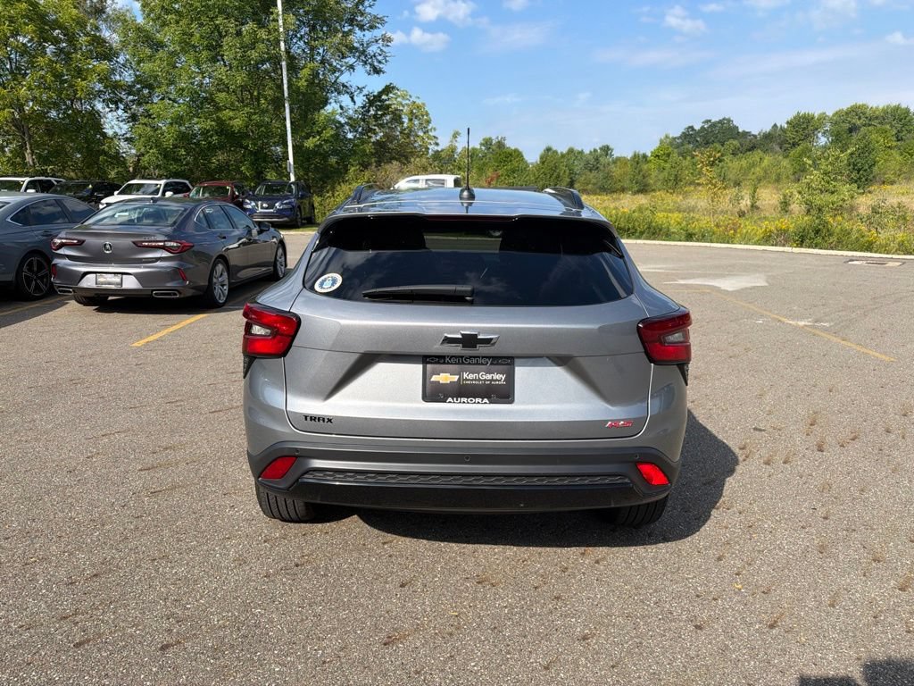 Used 2025 Chevrolet Trax RS w/ Driver Confidence Package FWD image 7