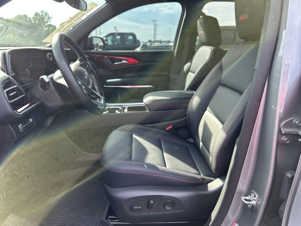 Used 2025 Chevrolet Traverse Z71 w/ LPO, Floor Liner Package AWD/4WD image 13