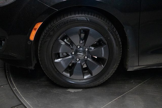 Used 2019 Chrysler Pacifica Limited w/ Advanced Safetytec Group image 8