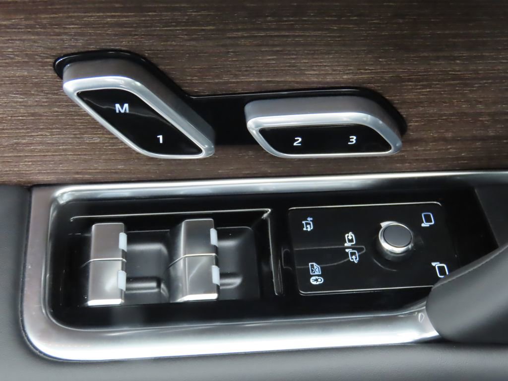 New 2025 Land Rover Range Rover Autobiography image 24