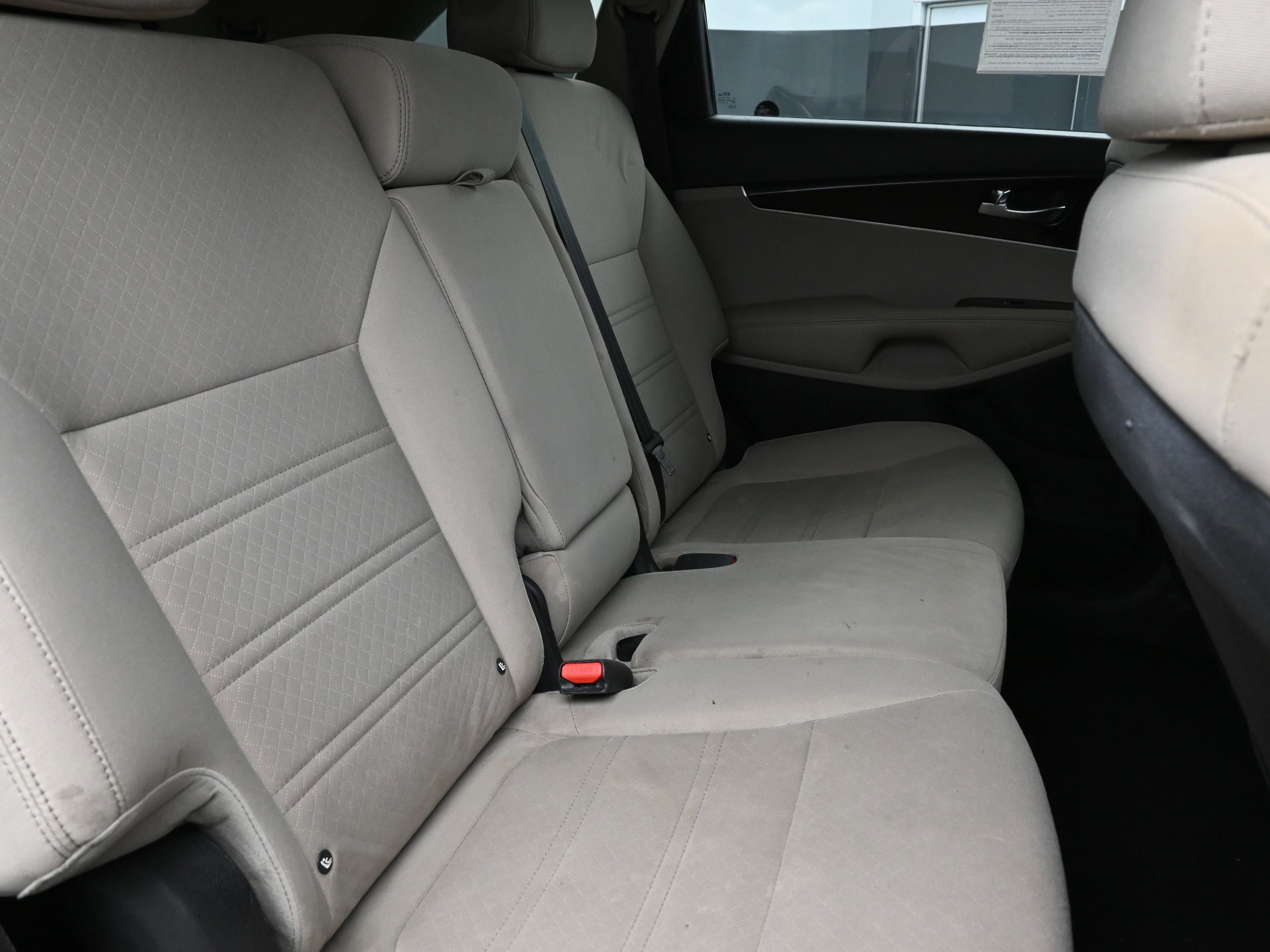 Used 2020 Kia Sorento LX image 25