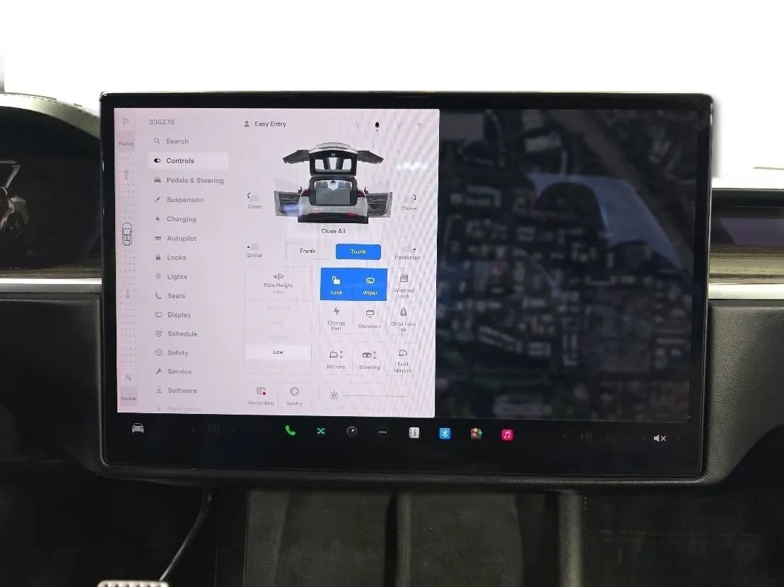 Used 2022 Tesla Model X image 13