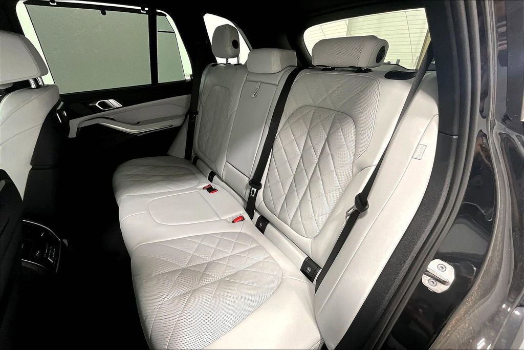 New 2025 BMW X5 M60i image 7