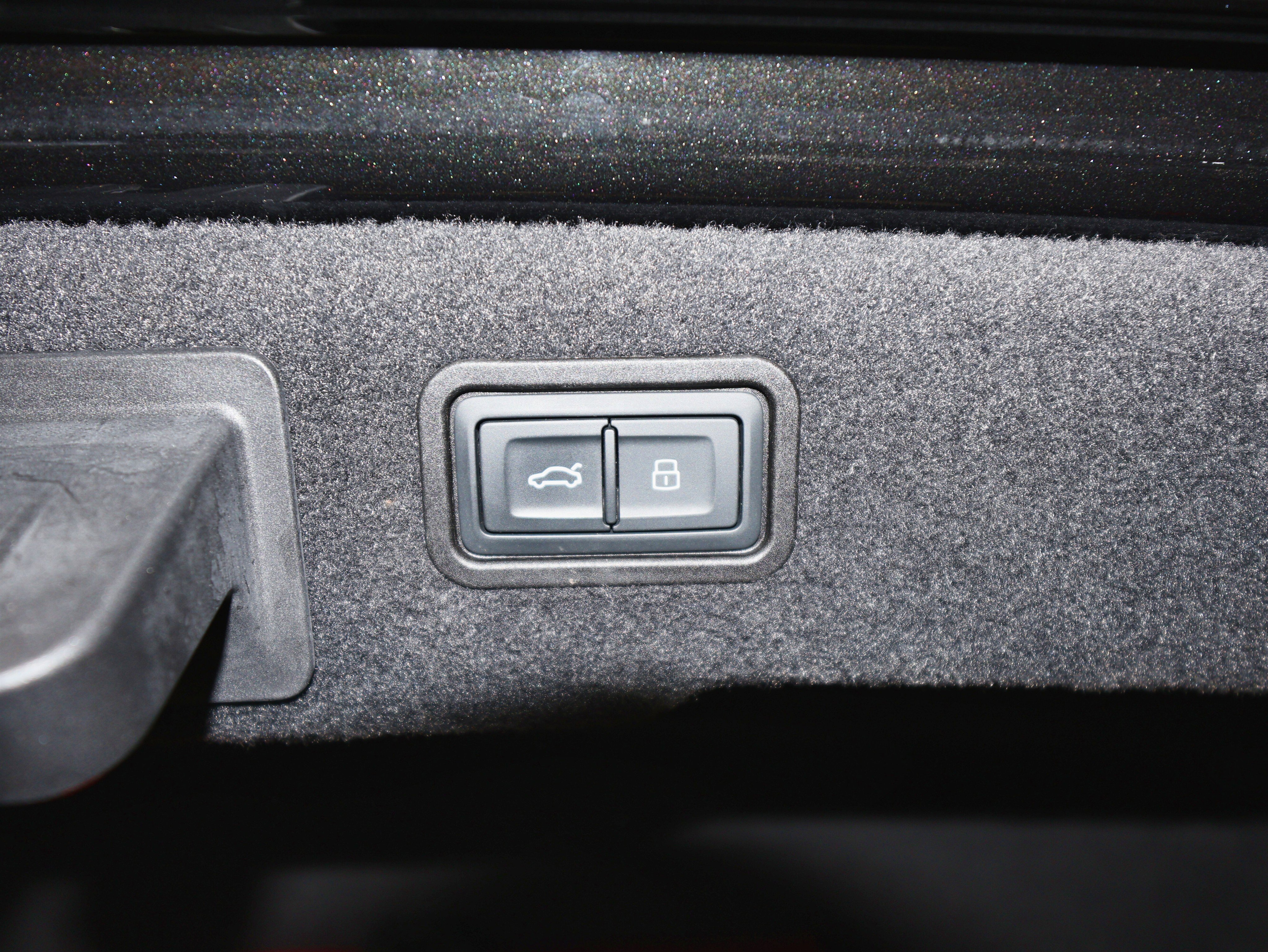 Used 2020 Audi A8 L 4.0T w/ Executive Package image 13