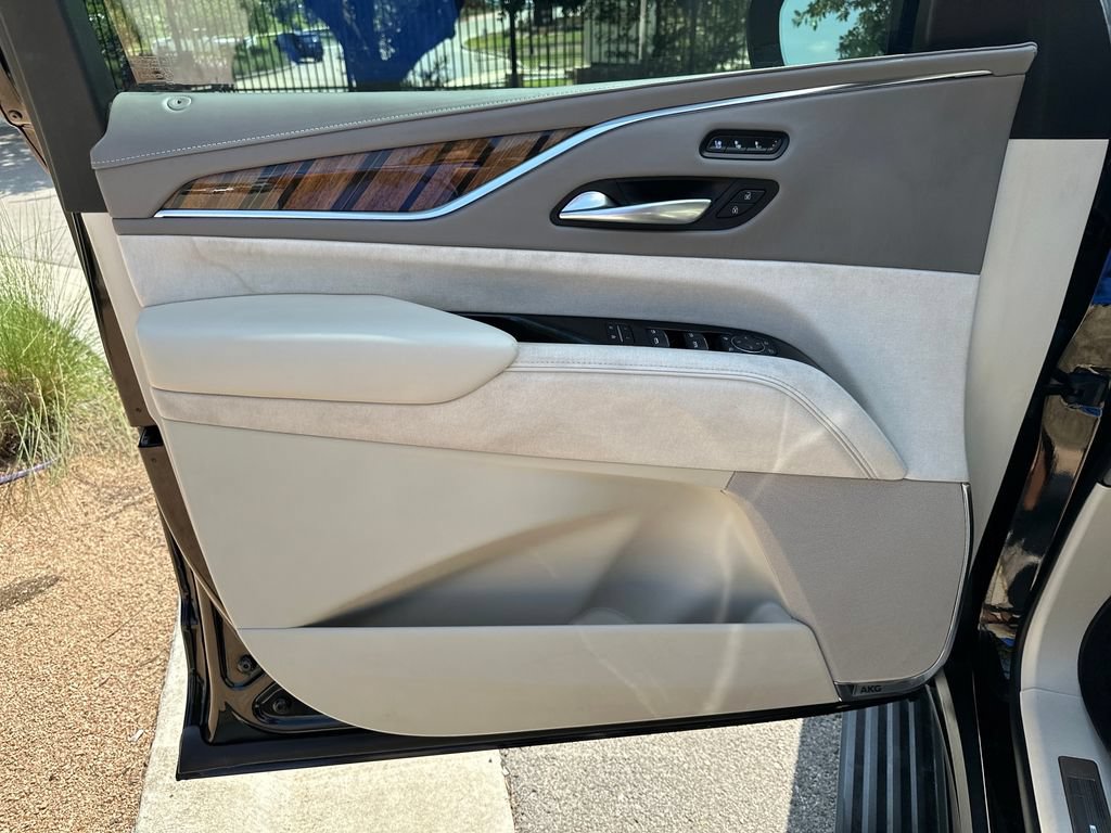 Used 2022 Cadillac Escalade Sport Platinum w/ Heavy-Duty Trailer Package AWD/4WD image 15