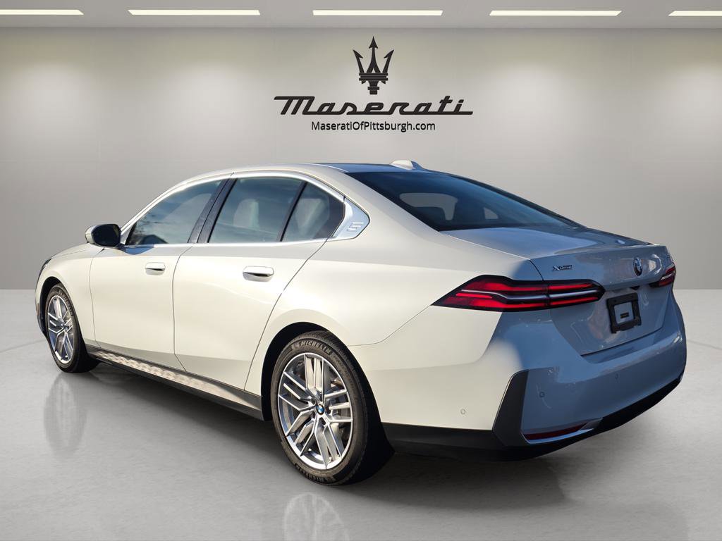 Used 2025 BMW 530i xDrive image 3