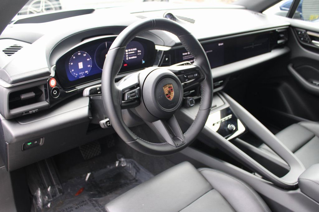 Certified 2024 Porsche Macan 4 Electric image 4