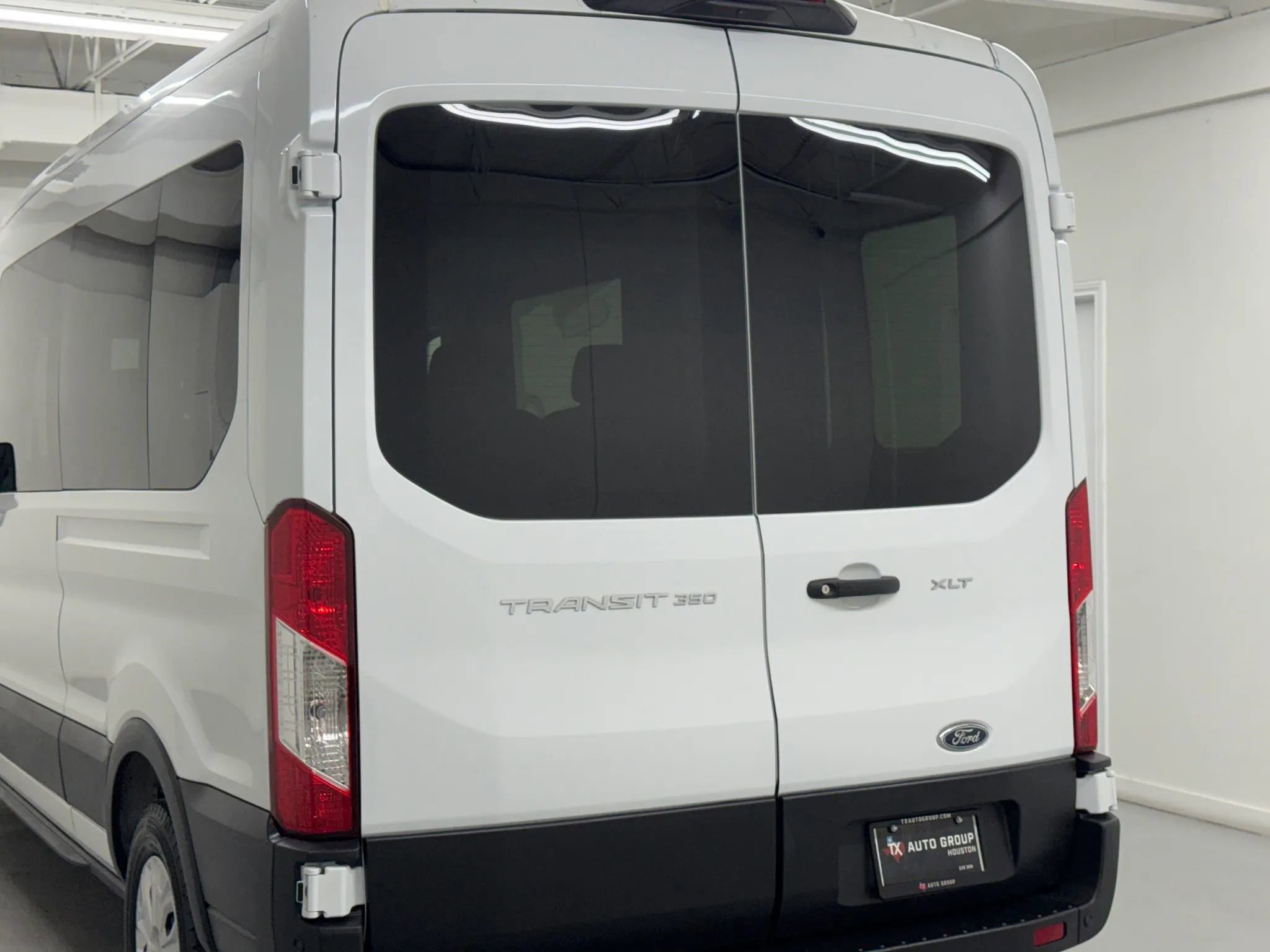 Used 2025 Ford Transit 350 XLT image 36