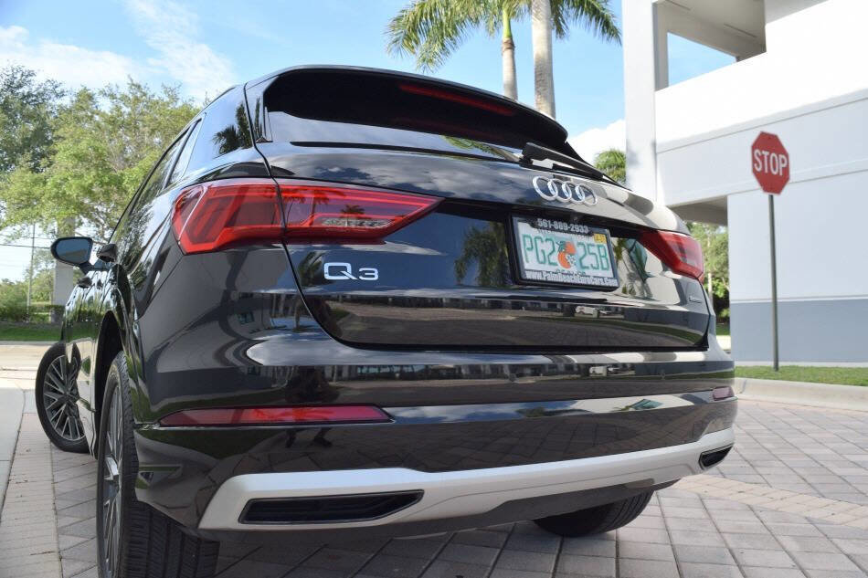 Used 2022 Audi Q3 2.0T Premium w/ Convenience Package AWD/4WD image 19
