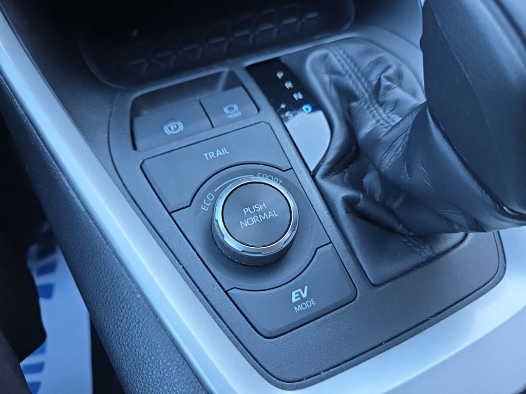 Used 2025 Toyota RAV4 XLE image 29