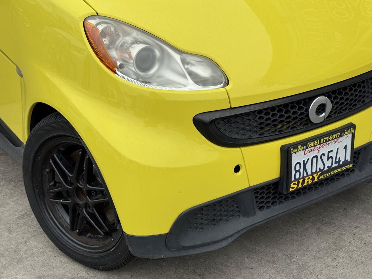 Used 2013 smart fortwo pure RWD image 3
