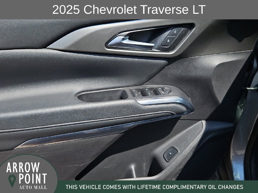 Used 2025 Chevrolet Traverse LT FWD image 21