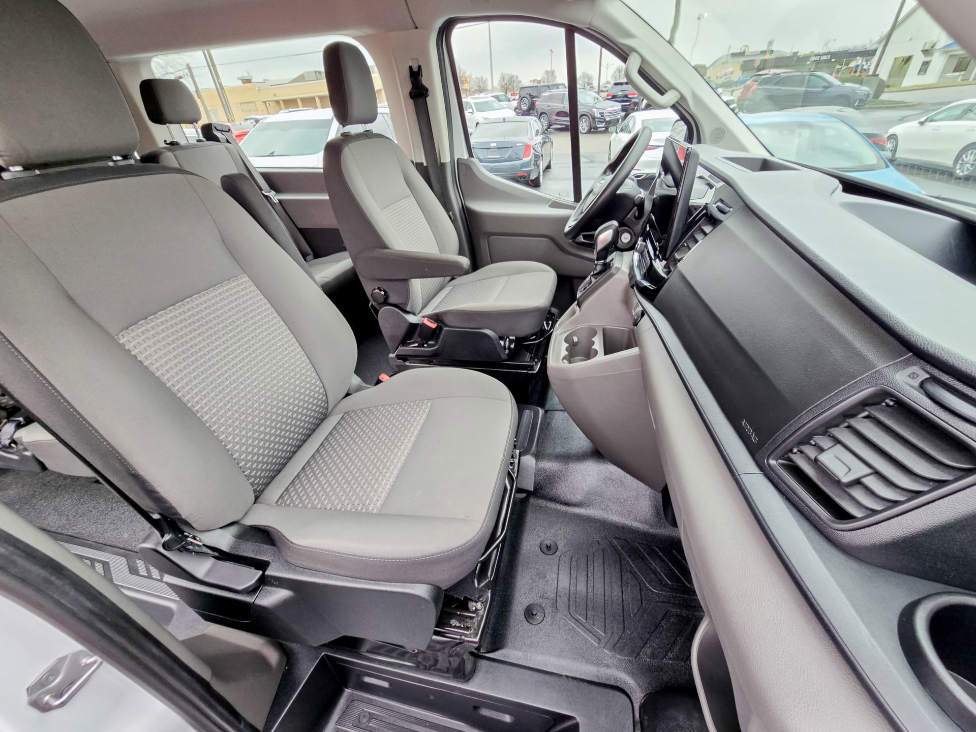 Used 2023 Ford Transit 350 XLT image 30