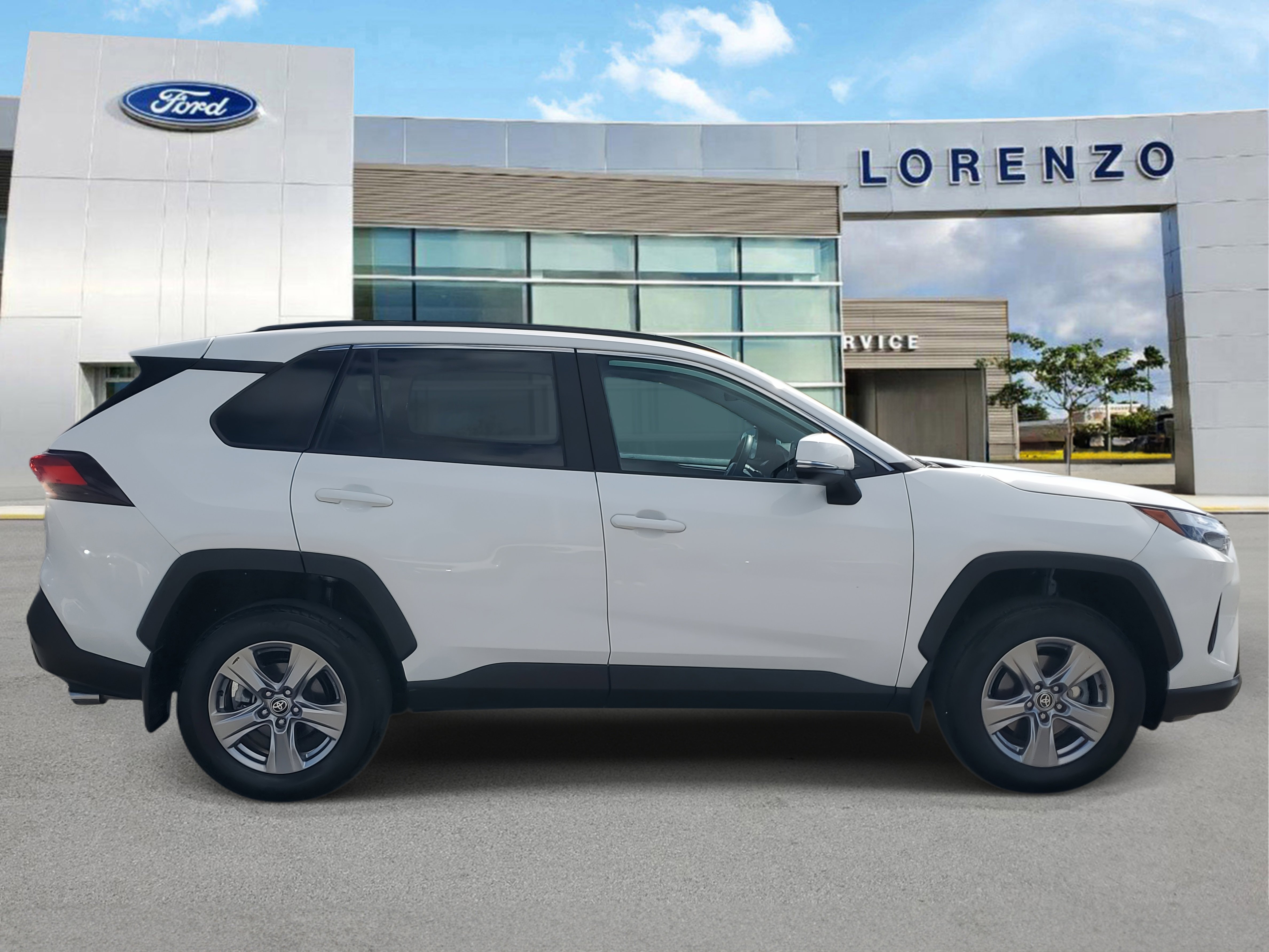 Used 2024 Toyota RAV4 XLE image 4
